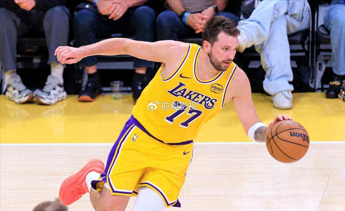 东契奇狂砍51分率湖人142-89大胜公牛，詹姆斯复出