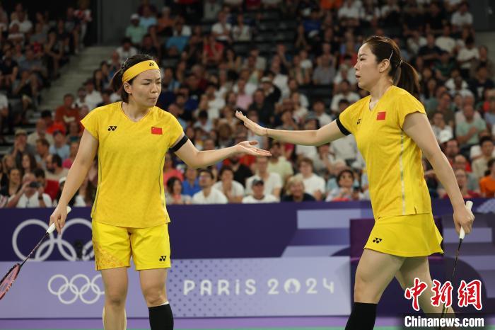 国羽女双双杀日本组合晋级淘汰赛 男双保留晋级