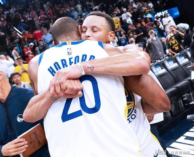 勇士逆转快船老将爆发助队取胜